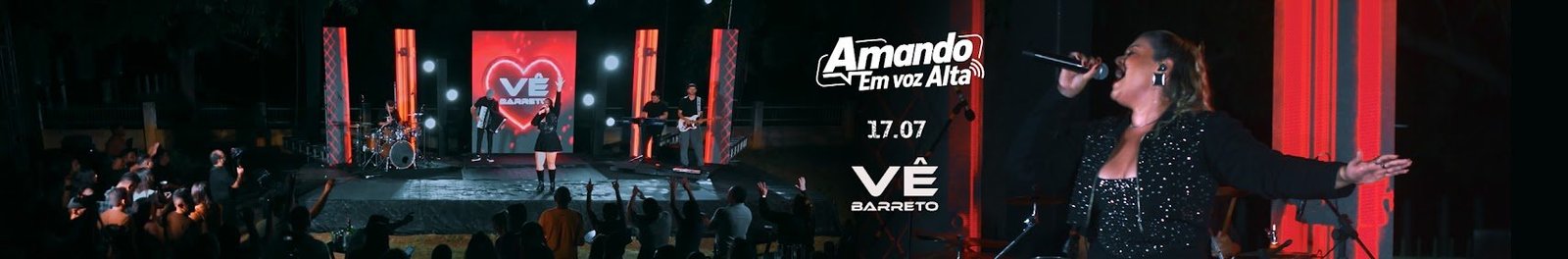 Vê Barreto em show ao vivo do projeto Amando Em Voz Alta